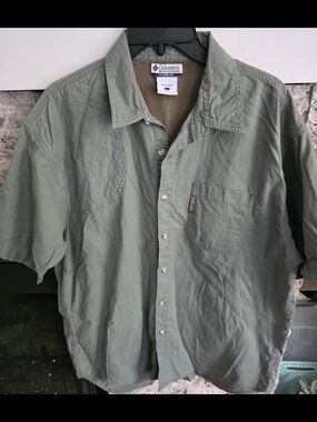 Columbia Men’s Short Sleeve Button-Down Hunting/fishing Shirt - Olive Size L